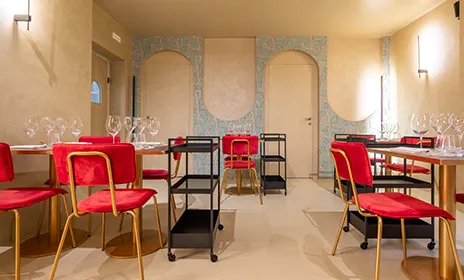 Sala interna del ristorante Da Sacerno in via Nazario Sauro a Bologna